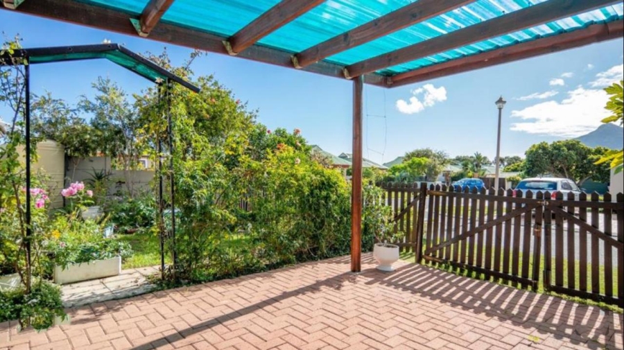 3 Bedroom Property for Sale in Milkwood Park Western Cape
